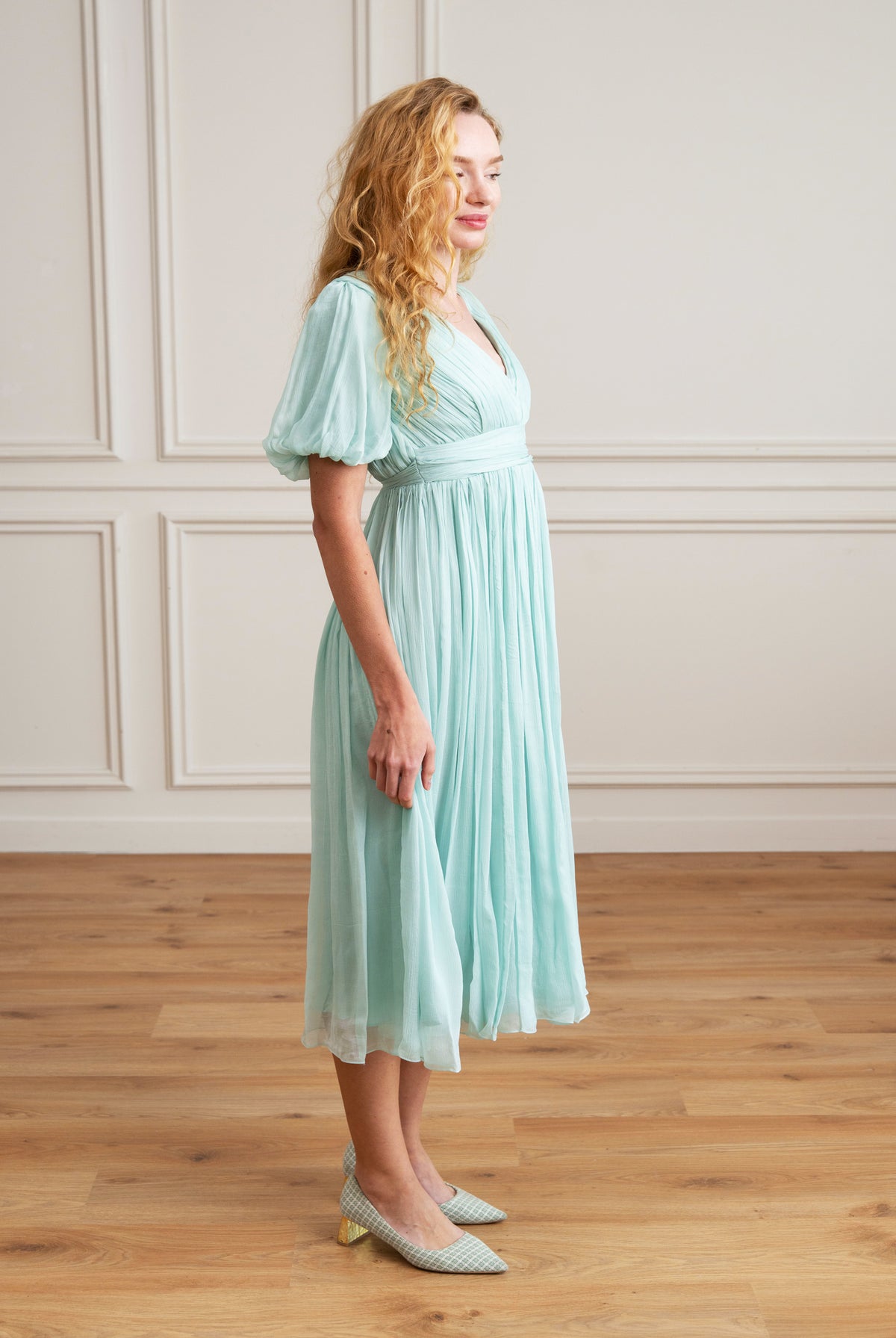 Pleated dress, midi dress, short sleeve, blouson sleeve, tie detail, v-neck