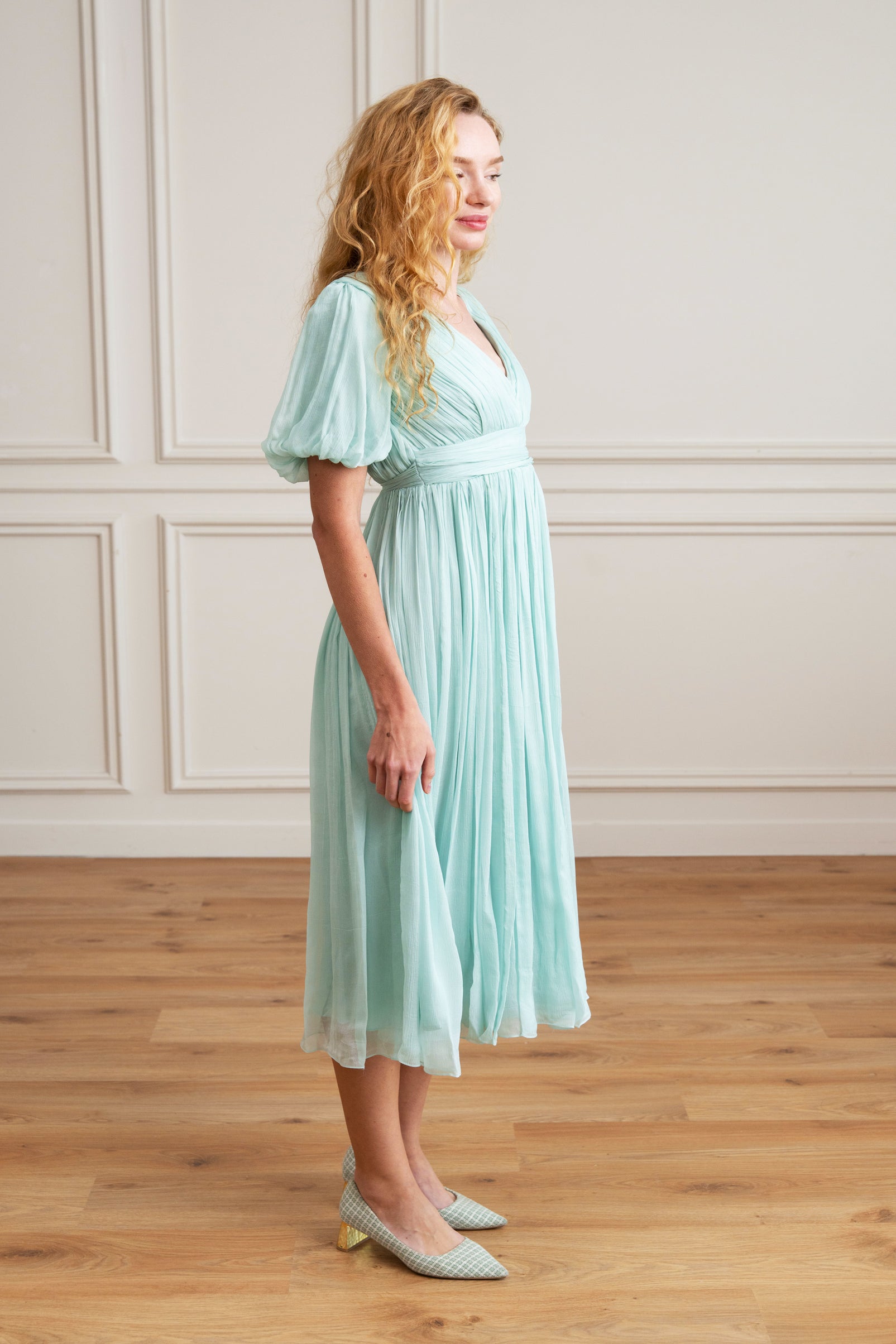 Pleated dress, midi dress, short sleeve, blouson sleeve, tie detail, v-neck
