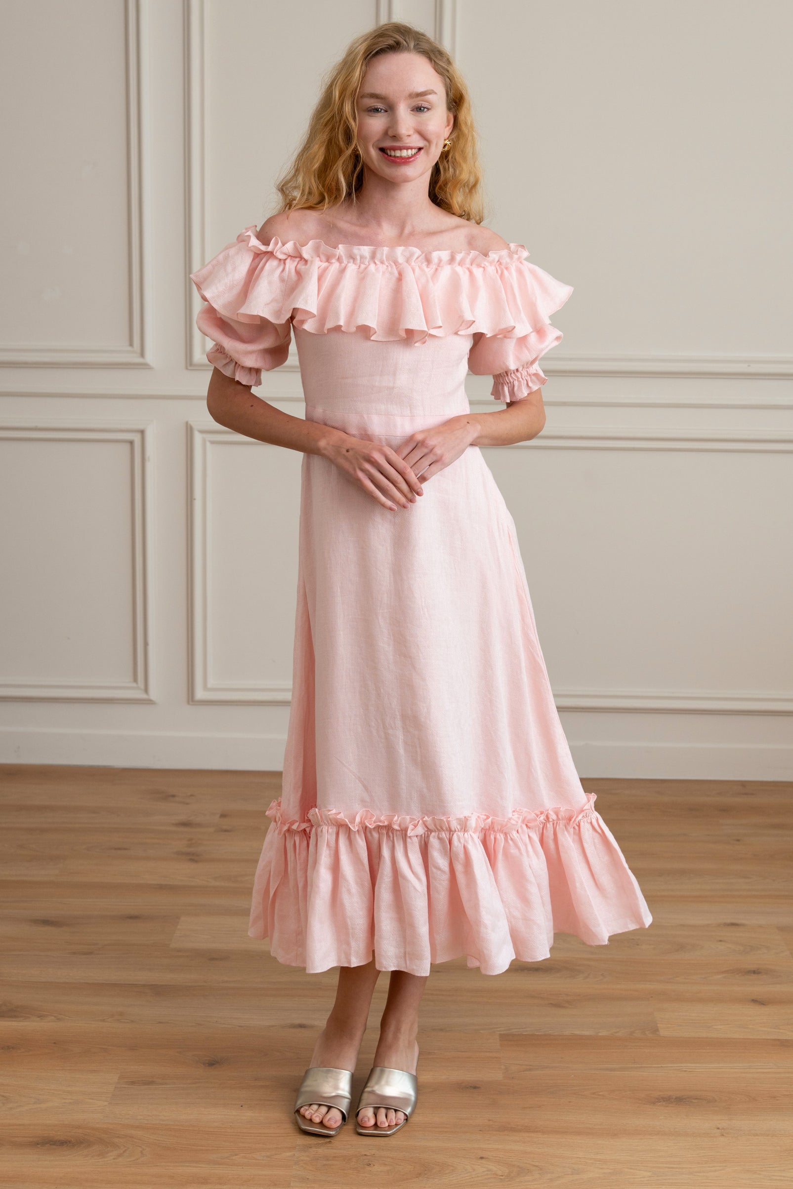 women wearing in linen dobby
