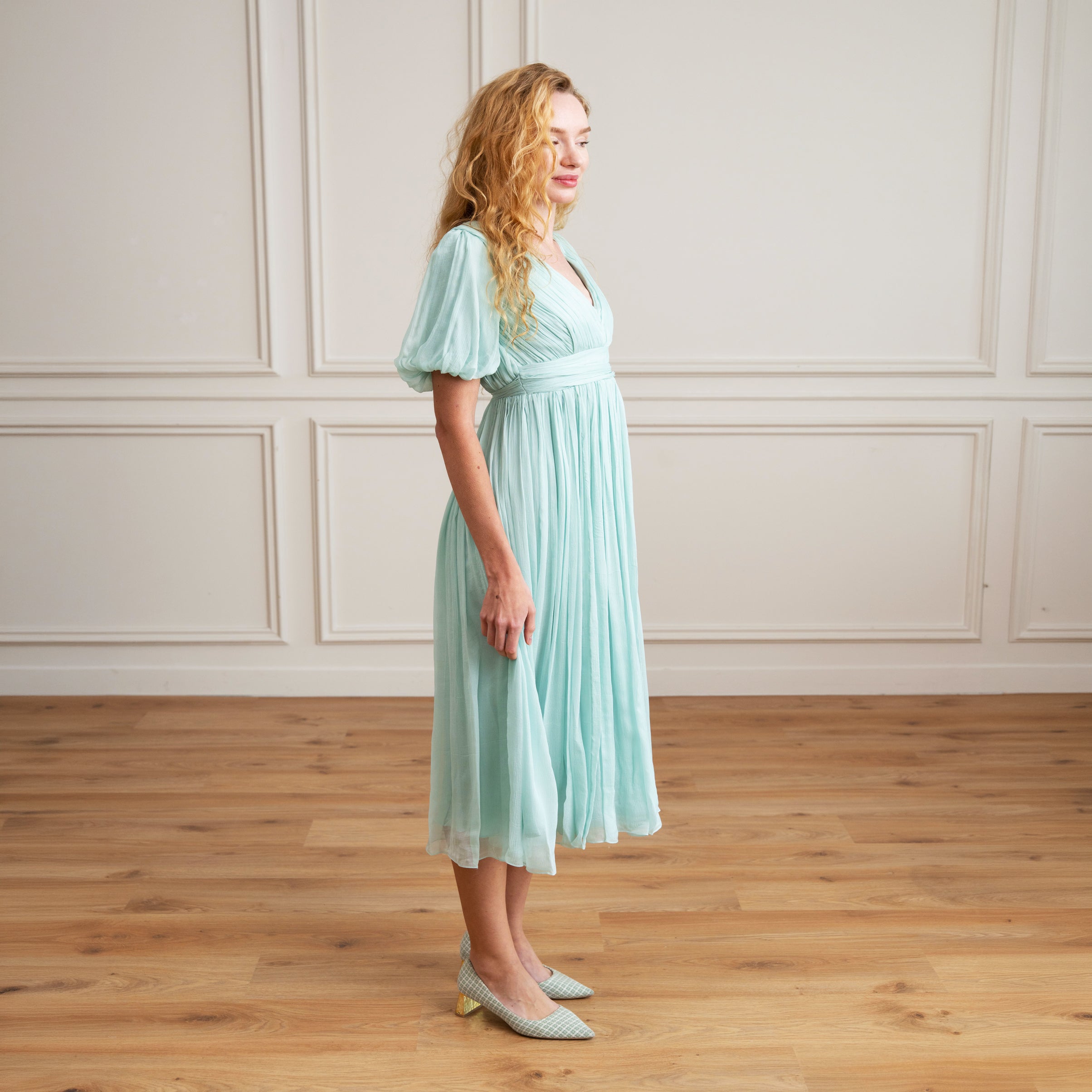 Pleated dress, midi dress, short sleeve, blouson sleeve, tie detail, v-neck