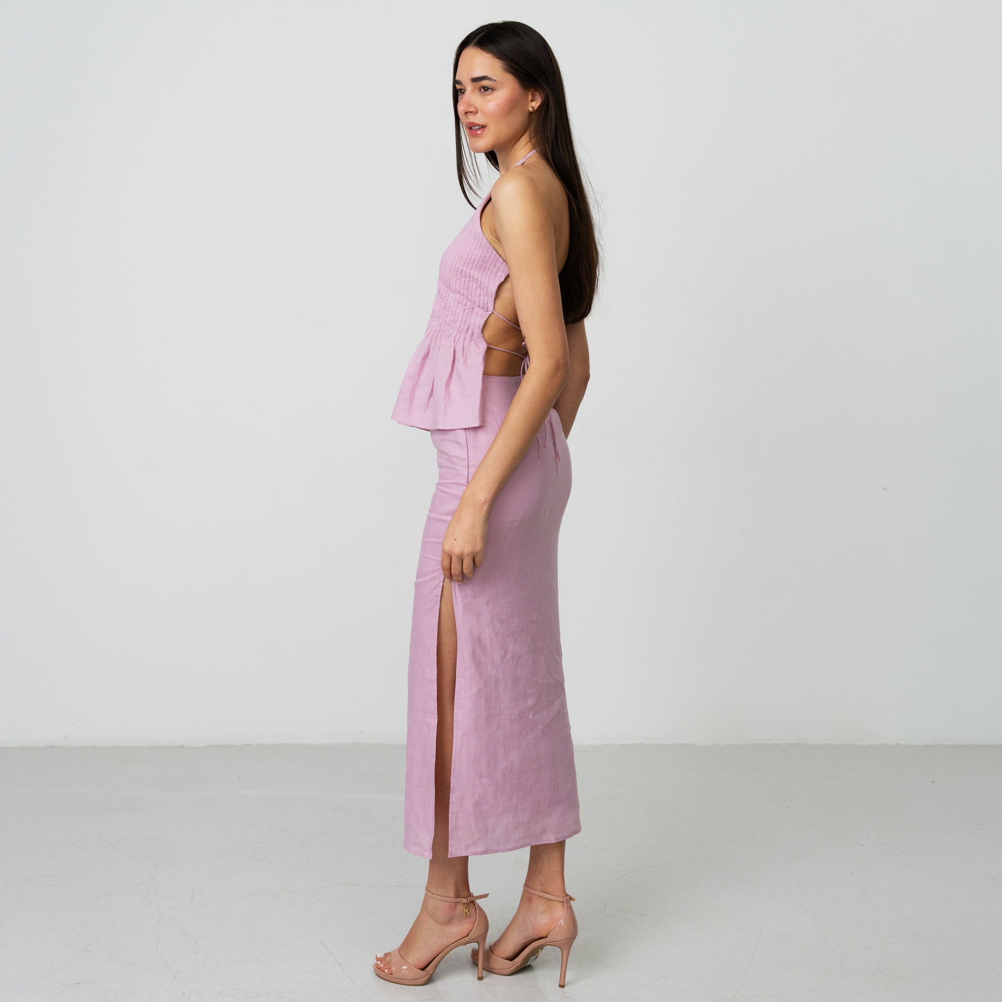 Woman wearing a mauve skirt in premium linen fabric